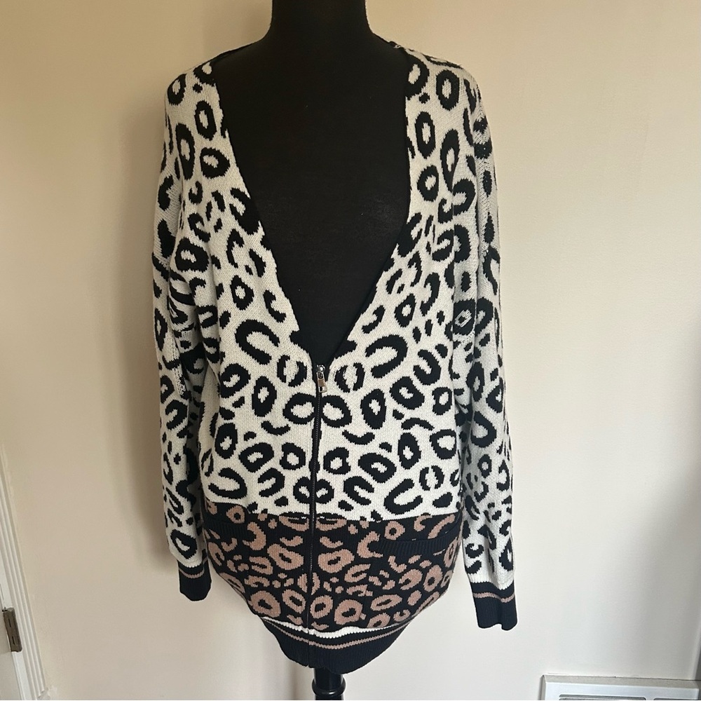Fun sport V- Neck Zip Up Leapord Print Sweater in Black, Brown, and White Size L